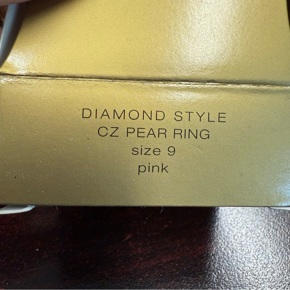 Avon Diamond style CZ pear Pink Teardrop Gem Goldtone Ring NIB size 9 - Picture 4 of 6
